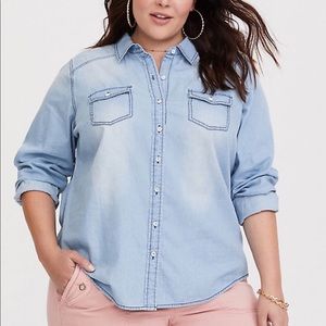 NWOT Torrid Taylor Light Wash Denim Button-Up 6